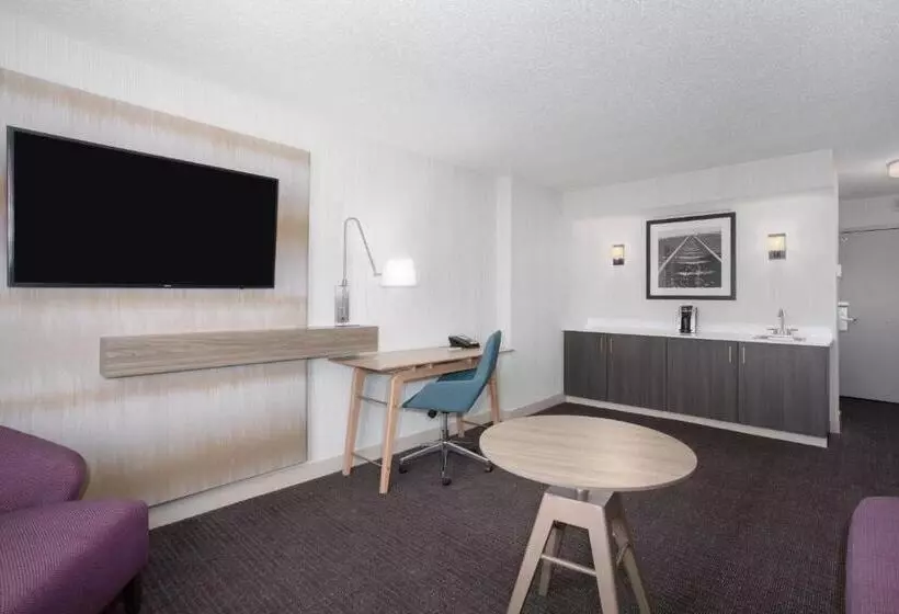 سوئیت با چشمانداز, Crowne Plaza Kansas City Downtown, An Ihg