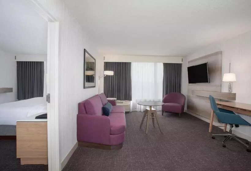 سوئیت با چشمانداز, Crowne Plaza Kansas City Downtown, An Ihg