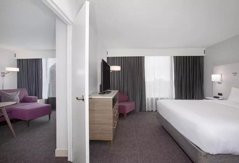 سوئیت با چشمانداز, Crowne Plaza Kansas City Downtown, An Ihg