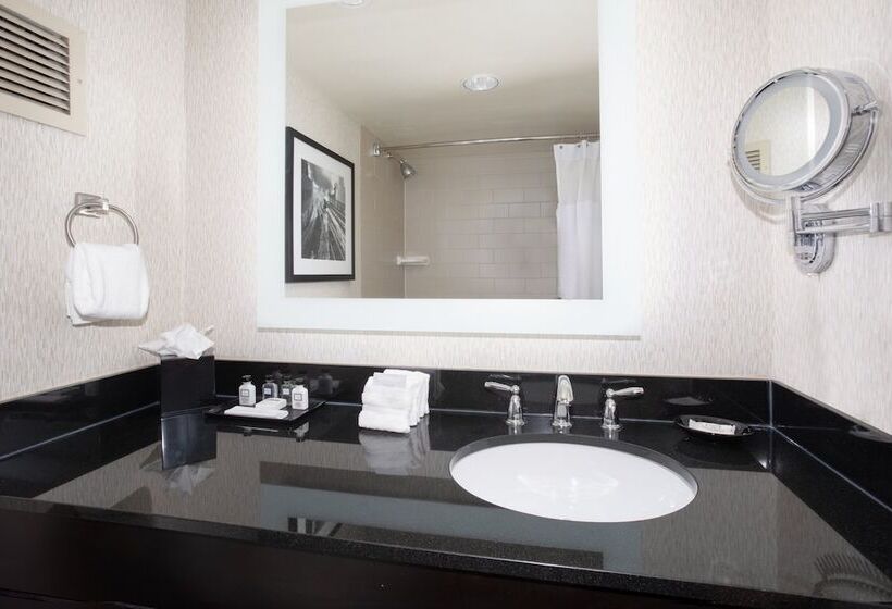 غرفه قياسيه سريرين مزدوجين, Crowne Plaza Kansas City Downtown, An Ihg