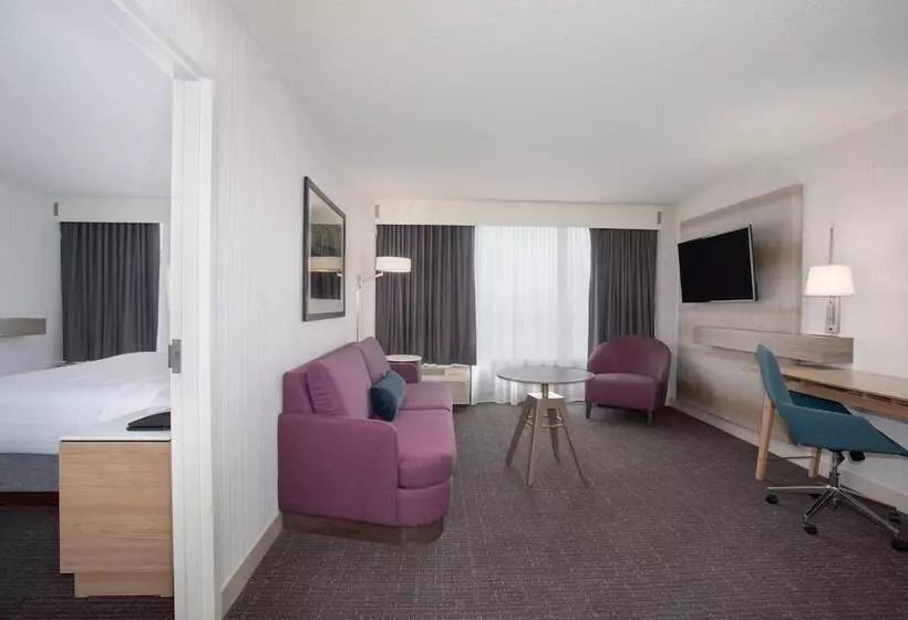 سوئیت برای معلولان, Crowne Plaza Kansas City Downtown, An Ihg