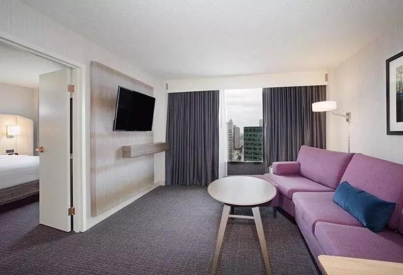 سوئیت برای معلولان, Crowne Plaza Kansas City Downtown, An Ihg