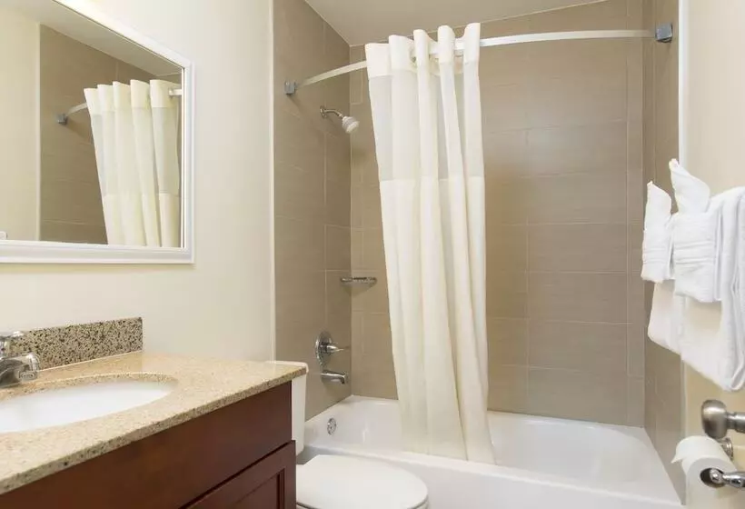 اتاق لوکس, Days Inn By Wyndham Miami Airport North