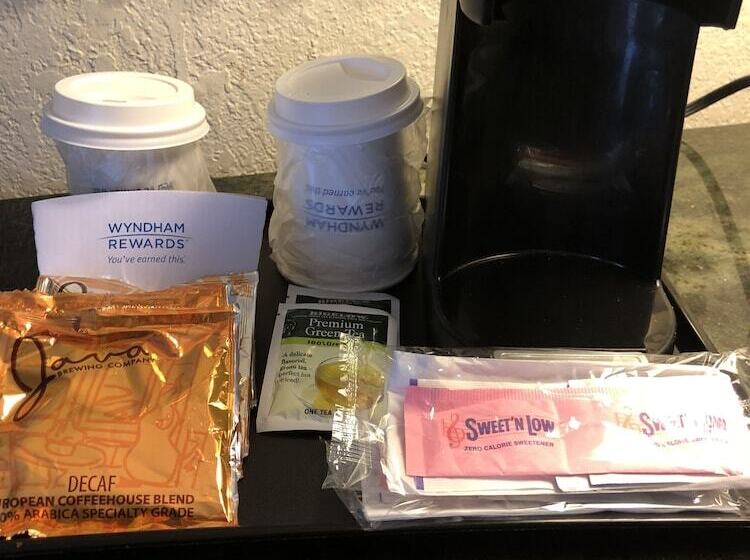 غرفة ديلوكس, Days Inn By Wyndham Miami Airport North