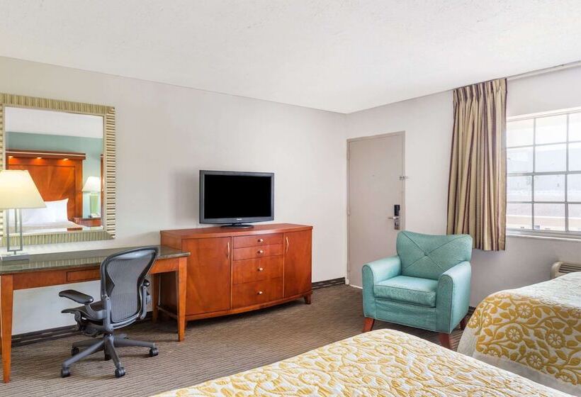 חדר דלוקס, Days Inn By Wyndham Miami Airport North