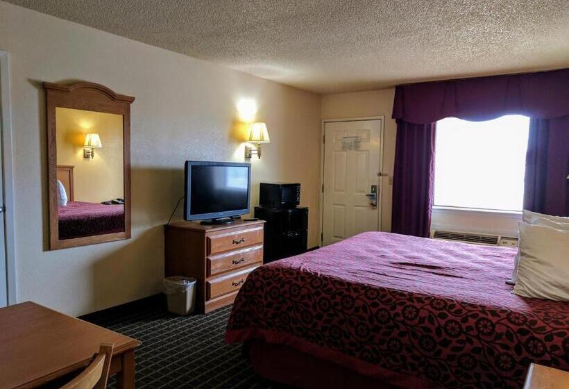 חדר סטנדרט עם מיטת קינג, Days Inn By Wyndham San Antonio Interstate Hwy 35 North