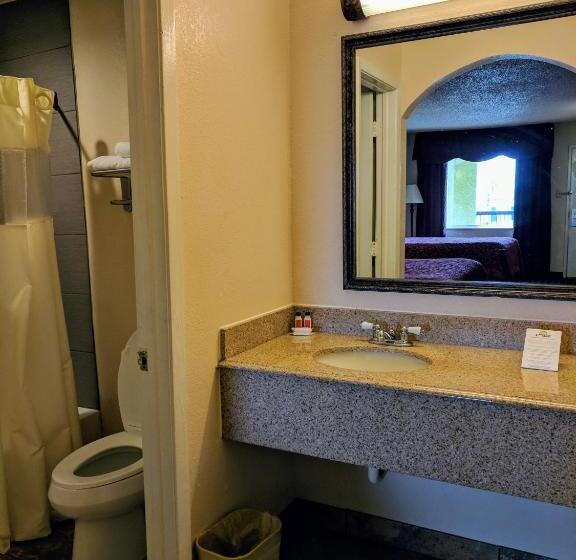 חדר סטנדרט עם מיטת קינג, Days Inn By Wyndham San Antonio Interstate Hwy 35 North