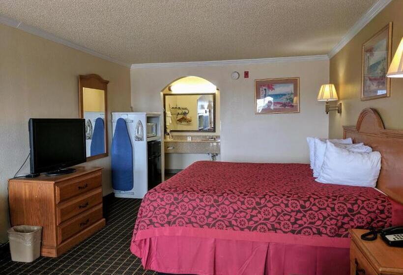 חדר סטנדרט עם מיטת קינג, Days Inn By Wyndham San Antonio Interstate Hwy 35 North