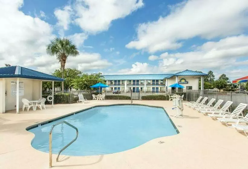 ２ダブルベッドのスタンダードルーム, Days Inn By Wyndham Valdosta I 75