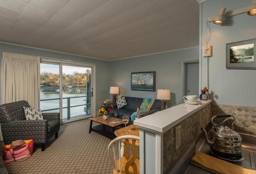 Люкс Вид на Море, Dockside Guest Quarters