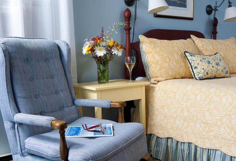 Студия Стандарт, Dockside Guest Quarters