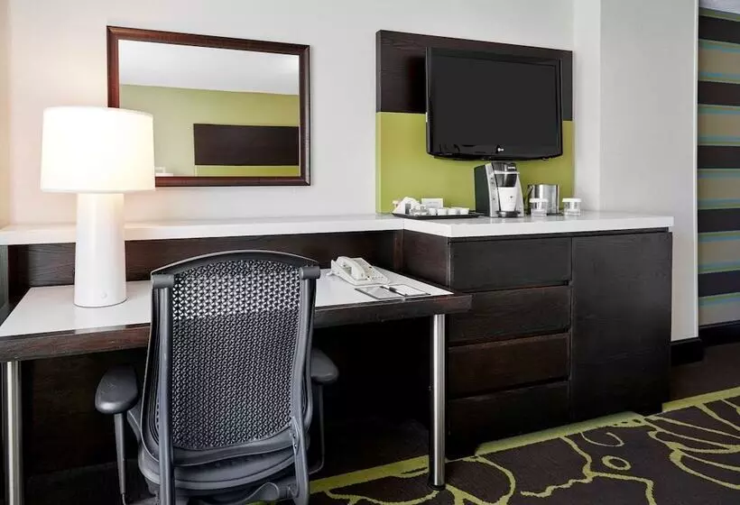 اتاق استاندارد با 2 تخت دوبل, Doubletree By Hilton Charlotte Uptown