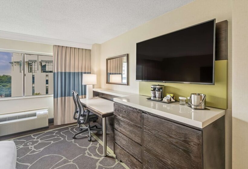 חדר סטנדרט מותאם לאדם עם מוגבלויות, Doubletree By Hilton Charlotte Uptown