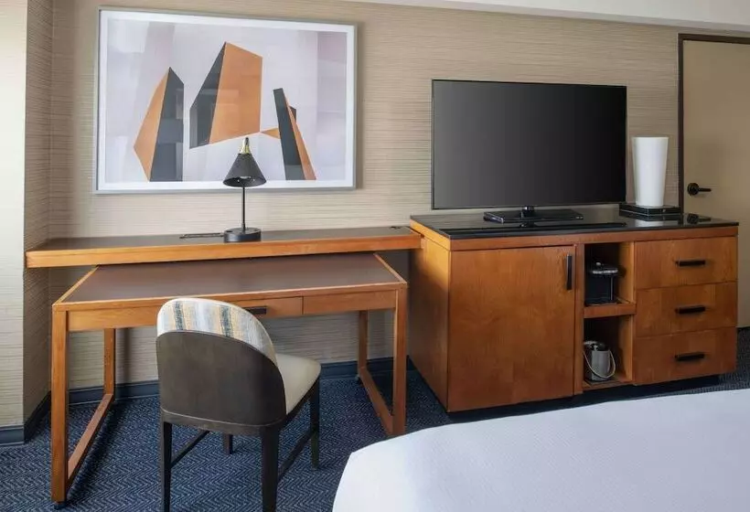 اتاق استاندارد با 2 تخت دوبل, Doubletree By Hilton  San Francisco Airport