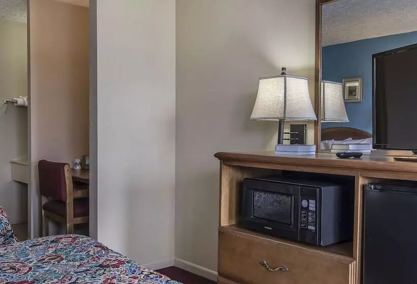 ２ダブルベッドのスタンダードルーム, Rodeway Inn Jackson