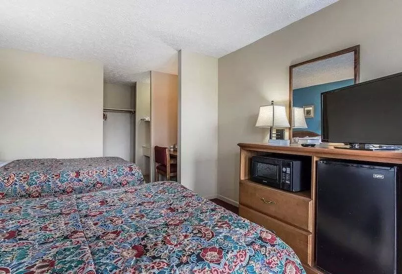 ２ダブルベッドのスタンダードルーム, Rodeway Inn Jackson