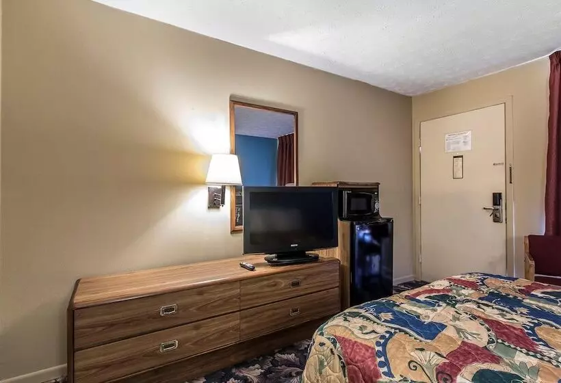 ２ダブルベッドのスタンダードルーム, Rodeway Inn Jackson