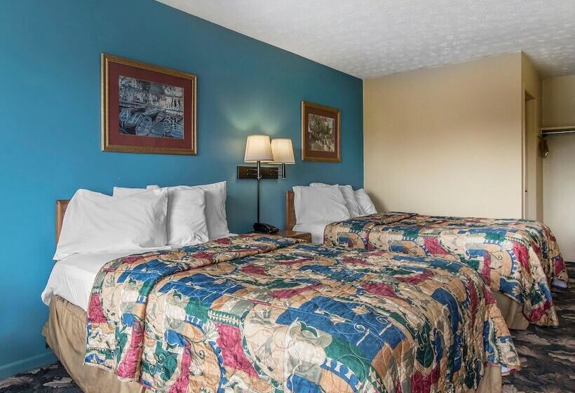 带2个双人床的标准工作室, Rodeway Inn Jackson