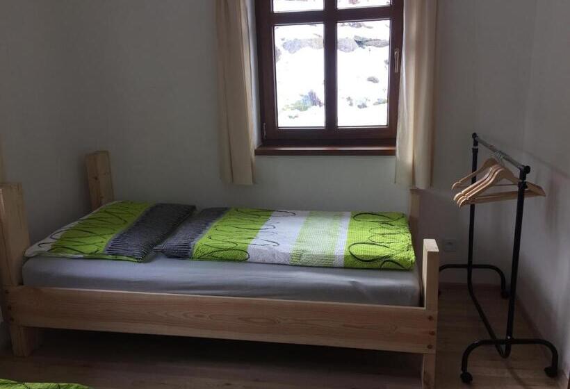 1 Schlafzimmer Apartment Untergeschoss, Chalupa U Josefa