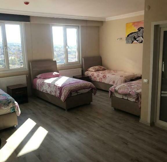 Quarto Quádruplo Estandar, Gunes Otel