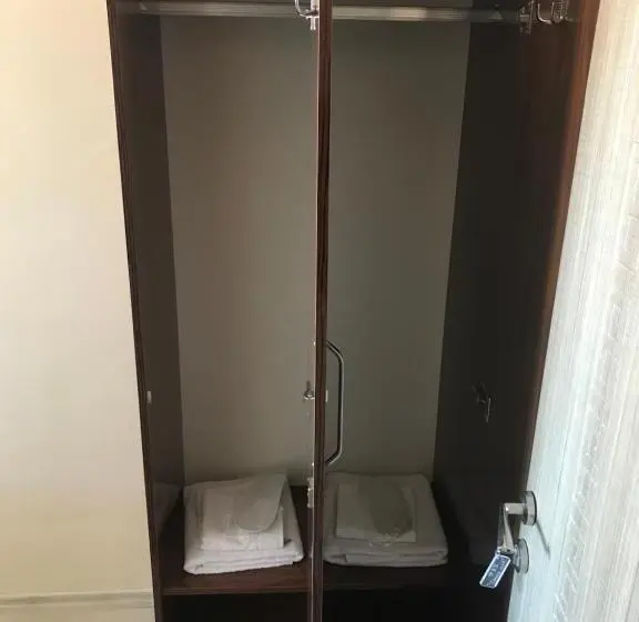 スタンダードシングルルーム, Gunes Otel