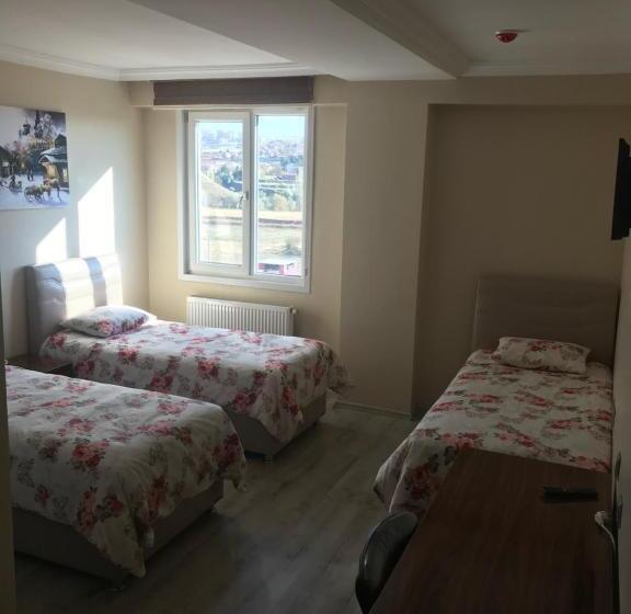 Quarto Triplo Estandar, Gunes Otel