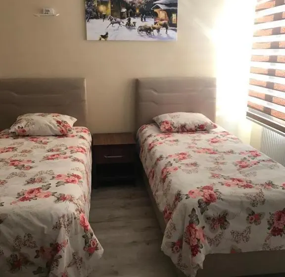スタンダードトリプルルーム, Gunes Otel