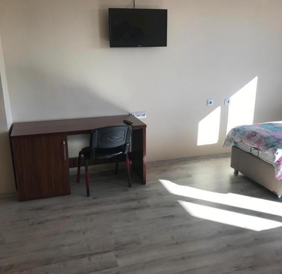 חדר סטנדרט לארבעה, Gunes Otel