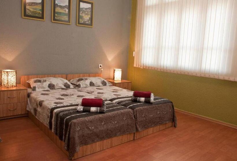 四人标准间, Hostel Mostel Hub Rooms And Apartments
