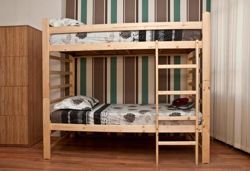 سرير فى غرفة مشتركه, Hostel Mostel Hub Rooms And Apartments