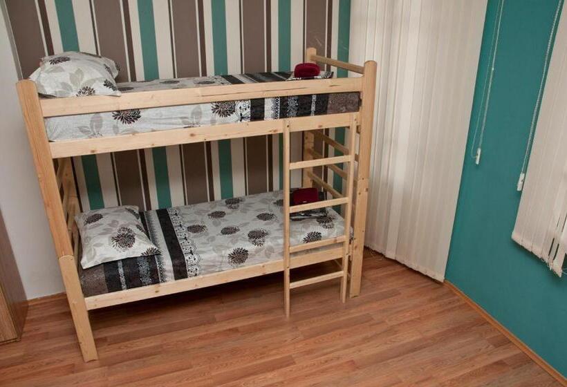 سرير فى غرفة مشتركه, Hostel Mostel Hub Rooms And Apartments