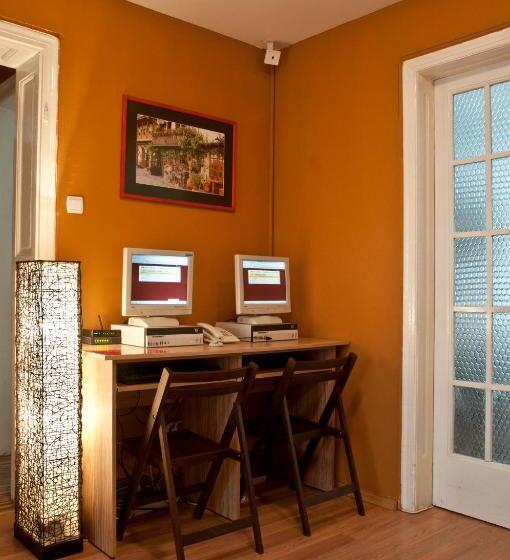 سرير فى غرفة مشتركه, Hostel Mostel Hub Rooms And Apartments