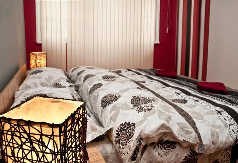 غرفة قياسية حمام مشترك, Hostel Mostel Hub Rooms And Apartments