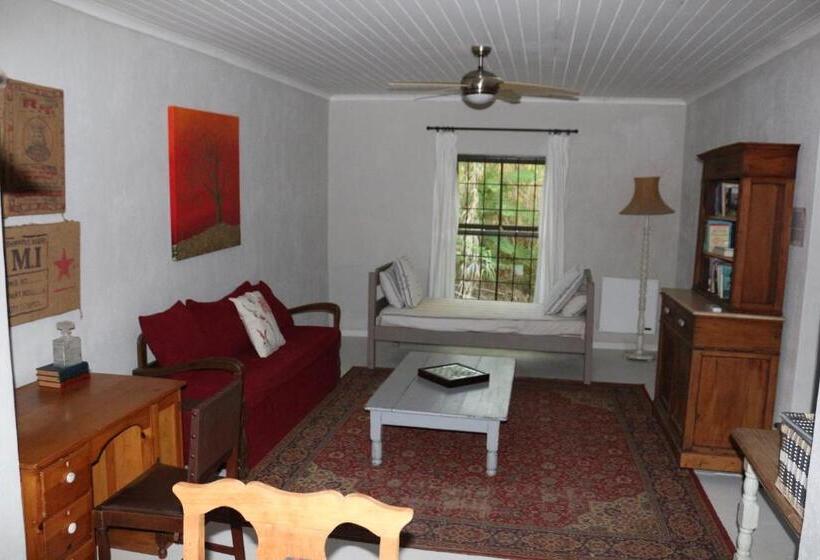 غرفة كومفورت, Gabriella S