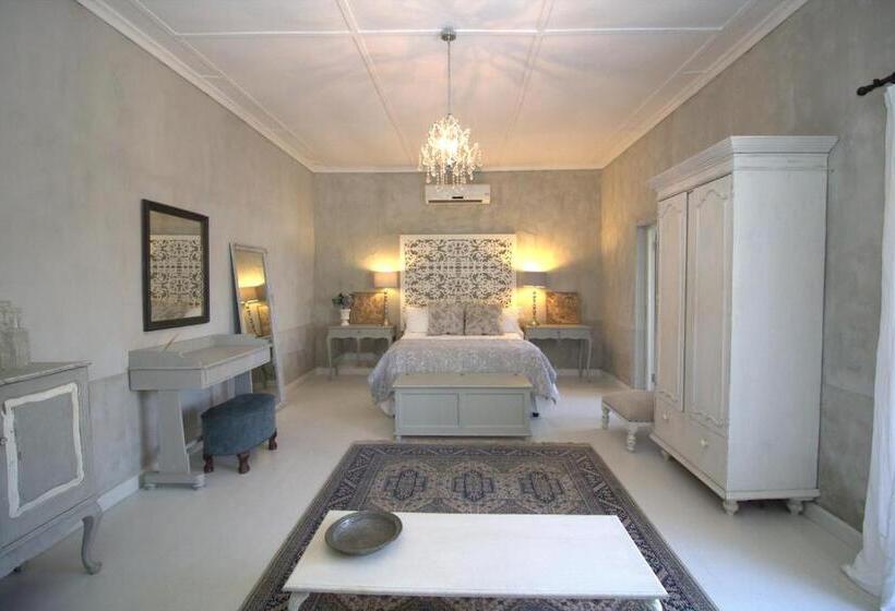 غرفة قياسية داخلية, Gabriella S