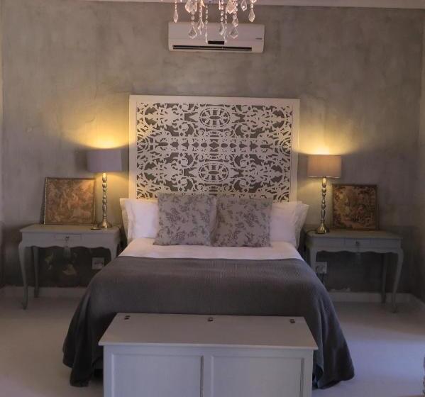 غرفة قياسية داخلية, Gabriella S