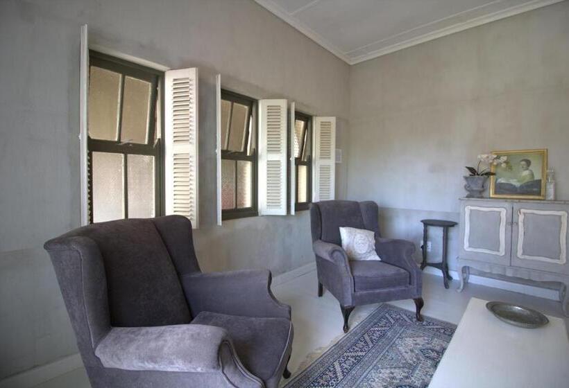 غرفة قياسية داخلية, Gabriella S