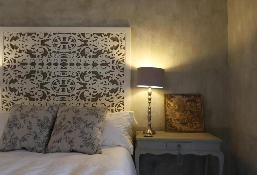 غرفة قياسية داخلية, Gabriella S