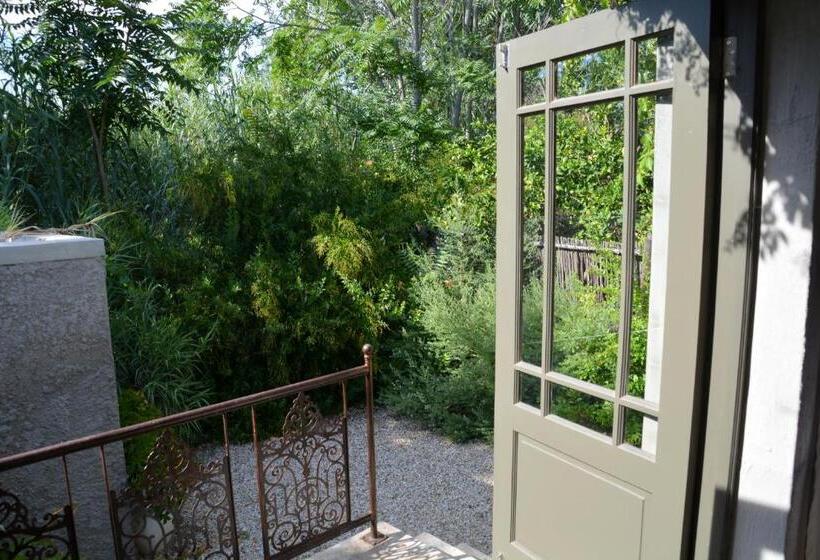 غرفة قياسية سرير كينج, Gabriella S