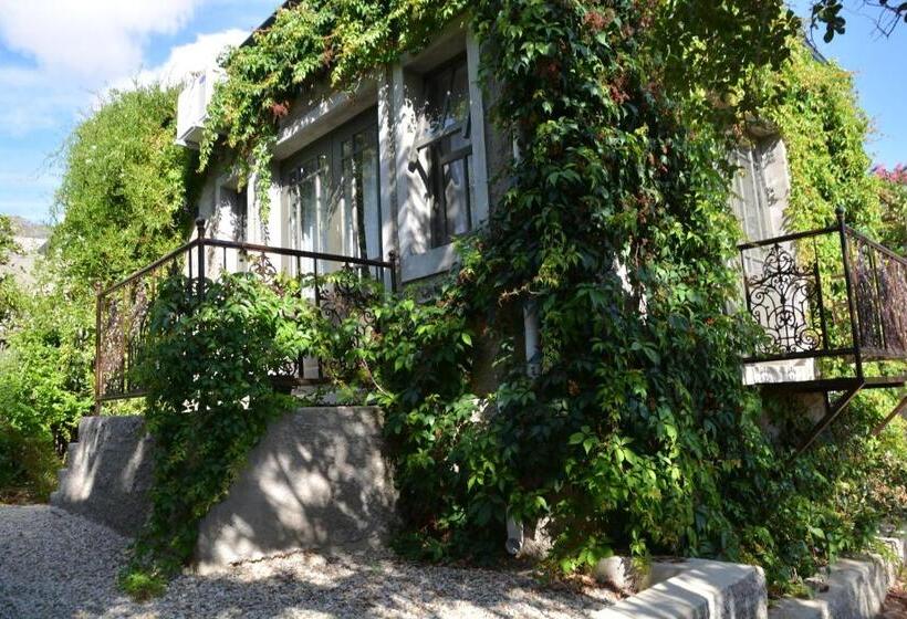 غرفة قياسية سرير كينج, Gabriella S