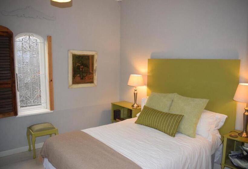 غرفة قياسية, Gabriella S