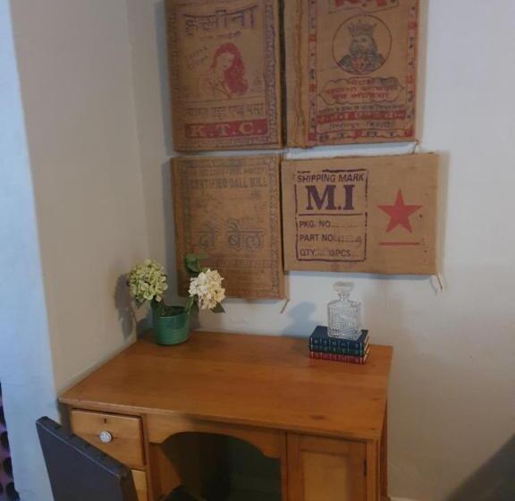 غرفة كومفورت, Gabriella S