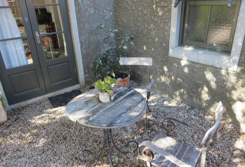 غرفة كومفورت, Gabriella S