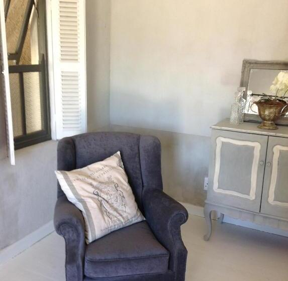 غرفة قياسية داخلية, Gabriella S