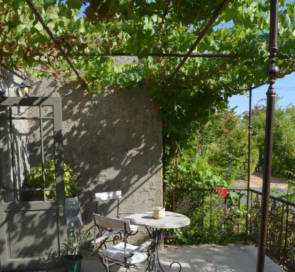 غرفة قياسية داخلية, Gabriella S