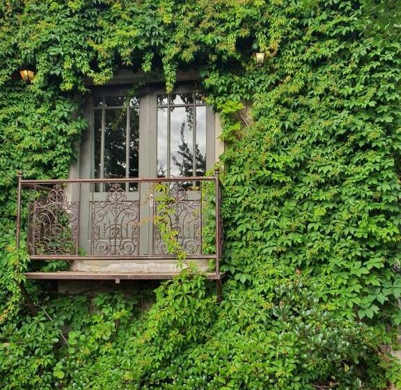 غرفة قياسية سرير كينج, Gabriella S