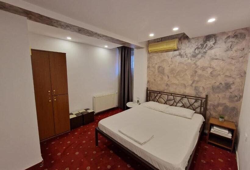 标准间, Pensiunea Escape