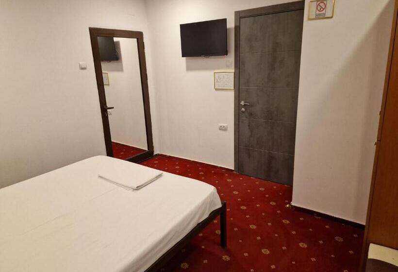 基本间, Pensiunea Escape