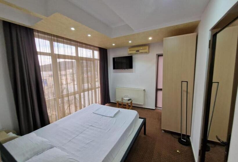 高级大房间, Pensiunea Escape