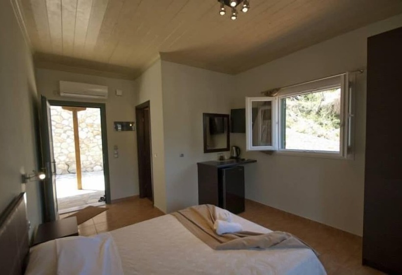 Chambre Classique, Lefkas Petra